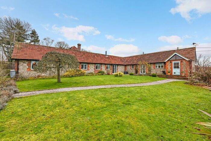 3 Bedroom Equestrian Property For Sale In Willis Lane, Four Marks, Hampshire, GU34