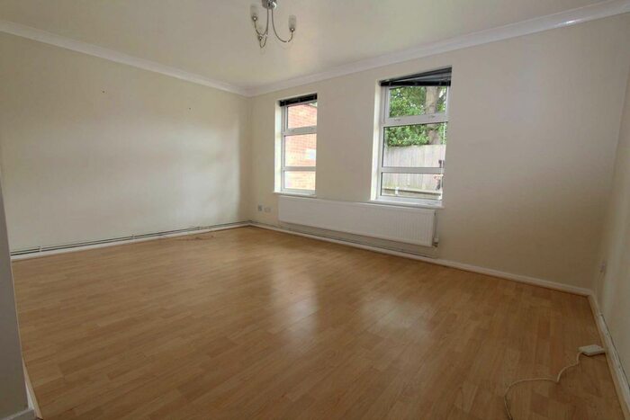 1 Bedroom Flat For Sale In Avington Walk, Thundersley, SS7