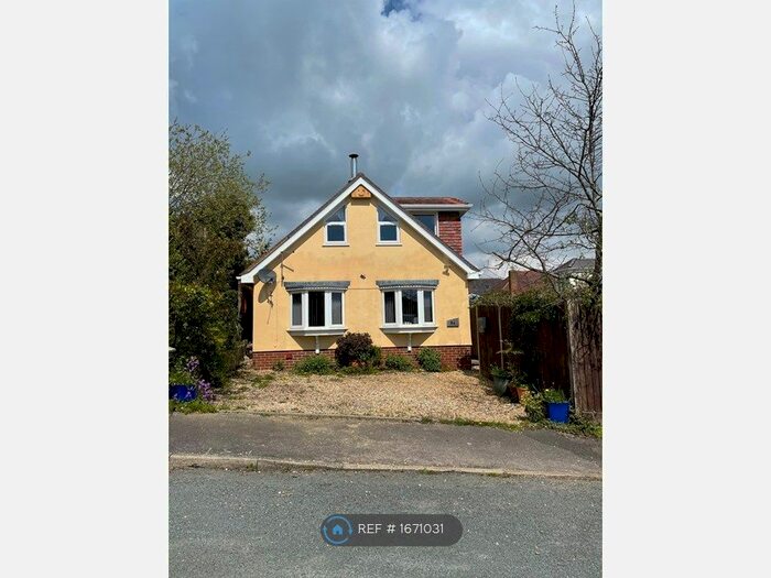 2 Bedroom Detached House To Rent In Insley Crescent, Broadstone, BH18