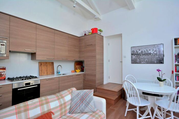 1 Bedroom Flat To Rent In Stanley Gardens, Acton, London, W3