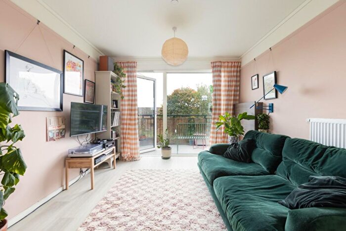 1 Bedroom Flat For Sale In Snapdragon, Knowle West, BS4
