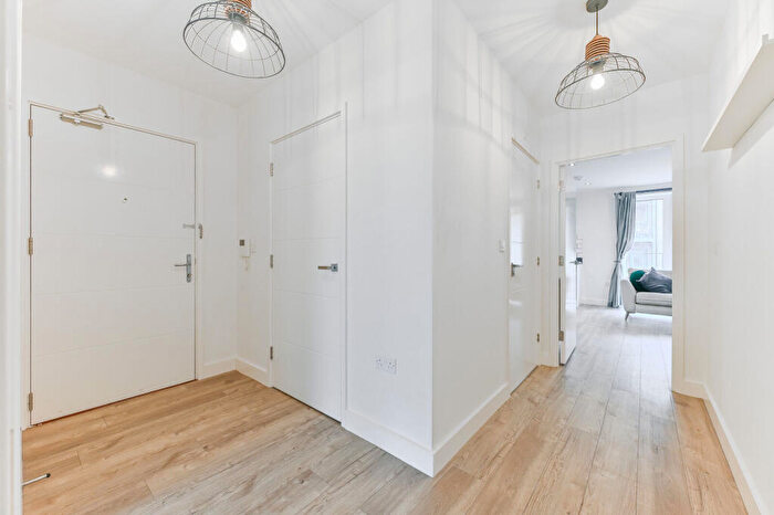 2 Bedroom Flat For Sale In Lambourne House, Apple Yard, Anerley, London, SE20