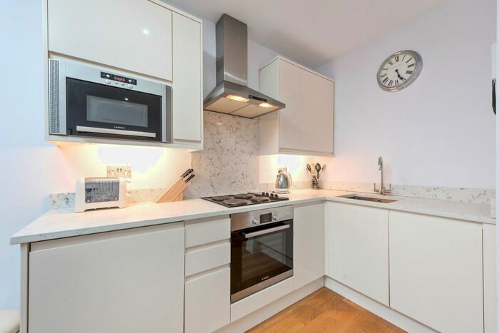 1 Bedroom Flat To Rent In King's Cross Road, London, WC1X