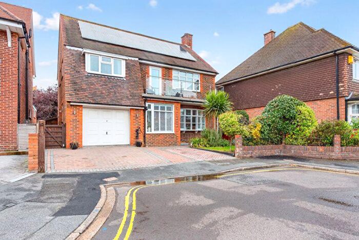 4 Bedroom Detached House For Sale In St. Helens Close, Southsea, PO4