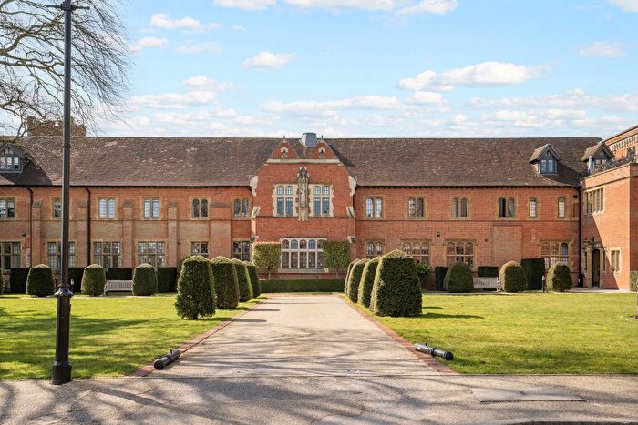4 Bedroom Flat For Sale In Abbey Gardens, Reading, RG7