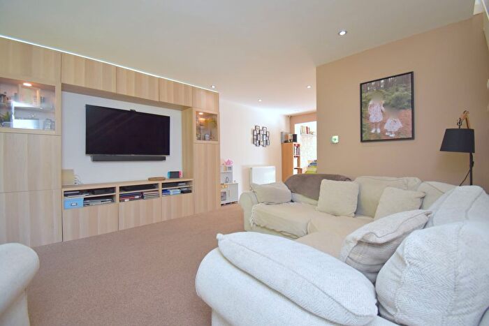 3 Bedroom End Of Terrace House For Sale In Hazel Walk, Biggleswade, SG18