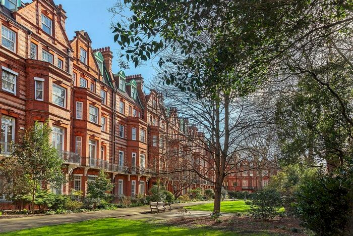 3 Bedroom Flat To Rent In Sloane Gardens, London, SW1W