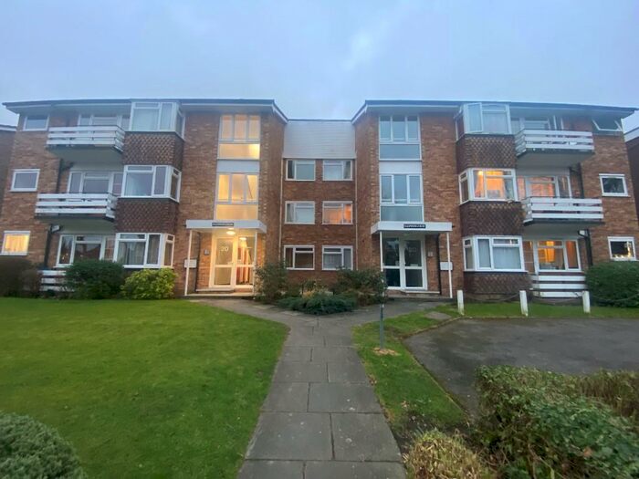2 Bedroom Flat To Rent In Lovelace Road, Surbiton, Surrey, KT6