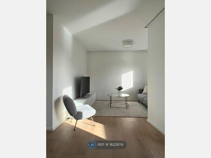 3 Bedroom Flat To Rent In Cecilia Road, London, E8