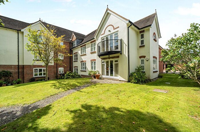 3 Bedroom Flat For Sale In Haslemere, Surrey, GU27