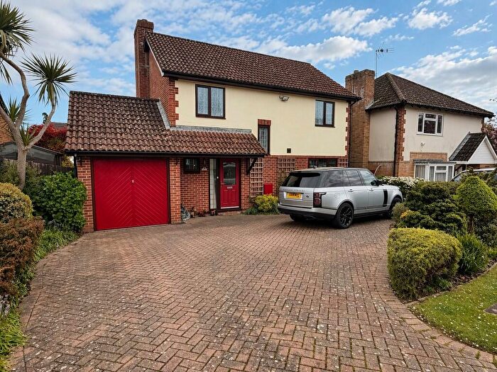 4 Bedroom Detached House For Sale In Furzehall Avenue, Fareham, PO16