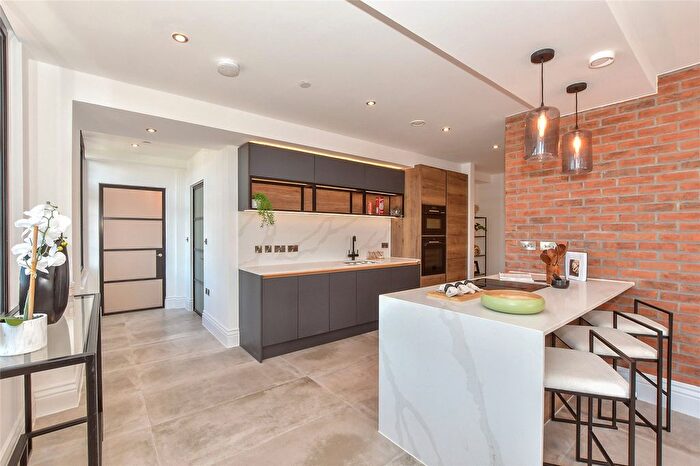 2 Bedroom Flat For Sale In The Carriage House, Grosvenor Road, Tunbridge Wells, Kent, TN1