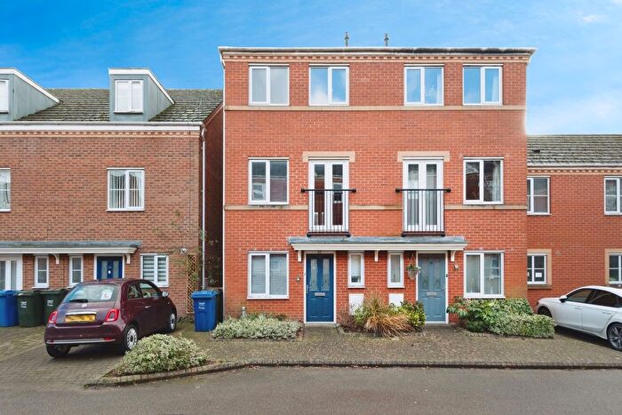 3 Bedroom Semi Detached House For Sale In Fulwell Close, Banbury, Oxfordshire, OX16