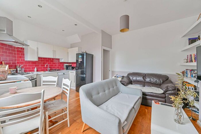 1 Bedroom Flat To Rent In Heaton Road, Tooting, Mitcham, CR4