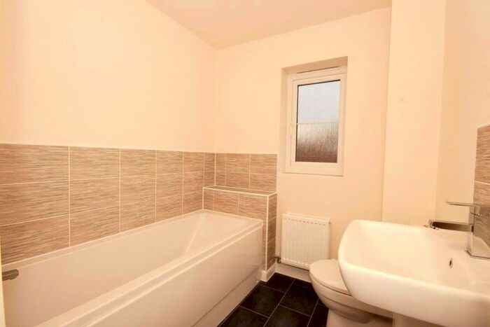 3 Bedroom Detached House To Rent In Twill Close, Nuneaton, Warwickshire, CV11