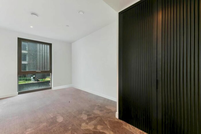 2 Bedroom Flat To Rent In Embassy Gardens, Nine Elms, London, SW11