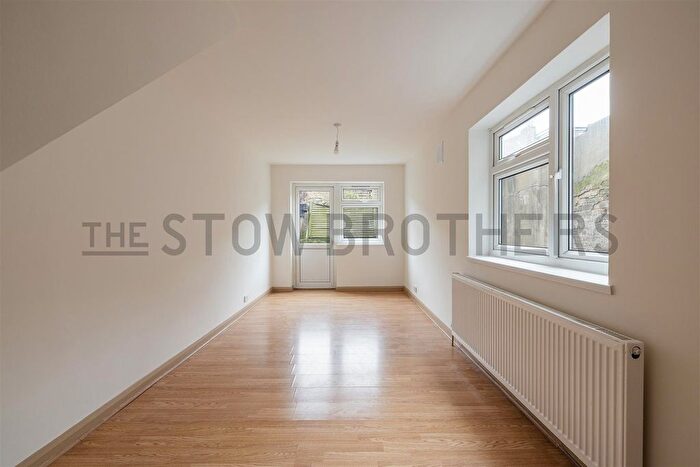 3 Bedroom Flat To Rent In Clarence Road, London, E5