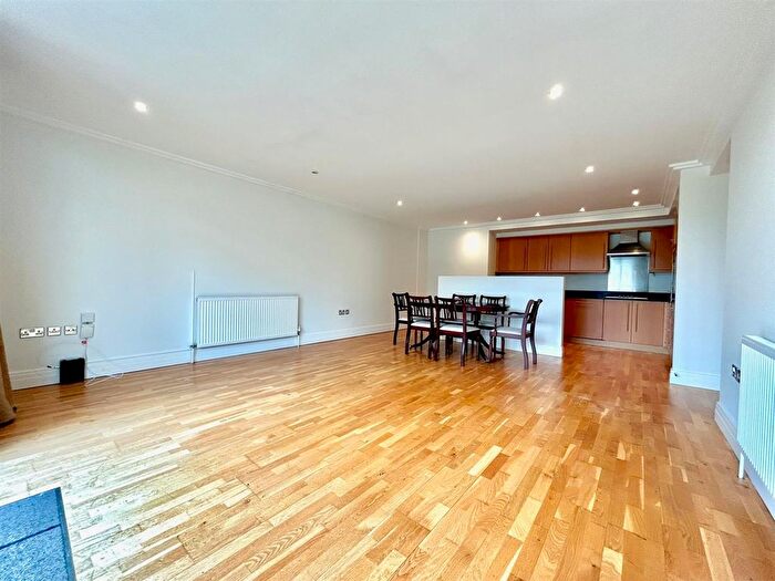 2 Bedroom Flat To Rent In Point Wharf Lane, Brentford, TW8