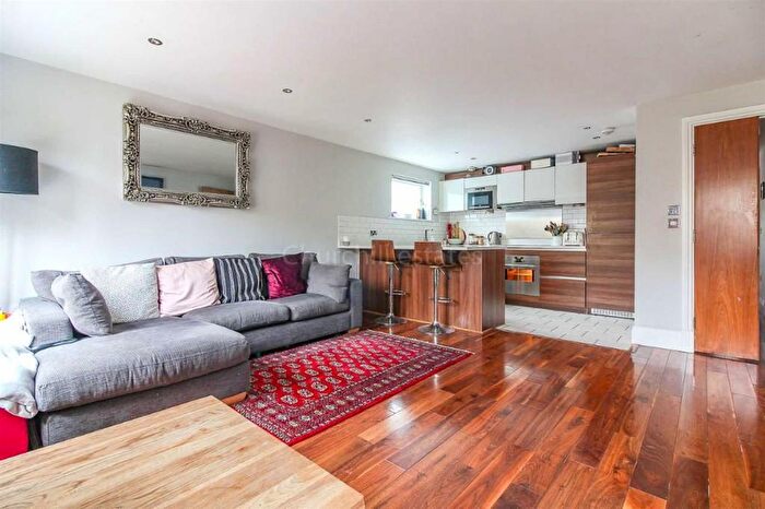 2 Bedroom Flat To Rent In Chelsea Mews, Wanstead, E11