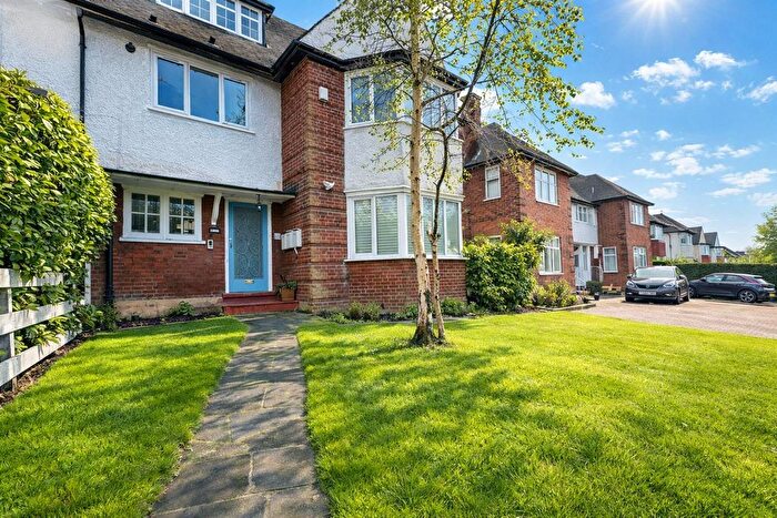 2 Bedroom Property To Rent In Hendon Lane, London, N3