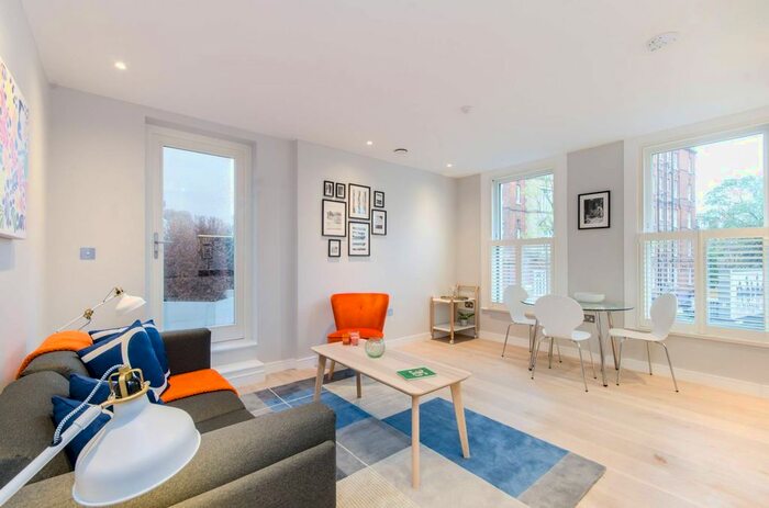 1 Bedroom Flat To Rent In Old Brompton Road, Earls Court, London, SW5