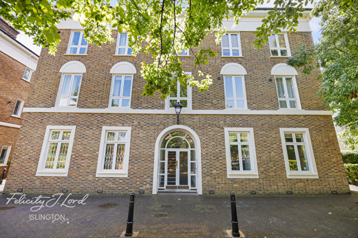3 Bedroom Flat For Sale In Irving Mews, London, N1