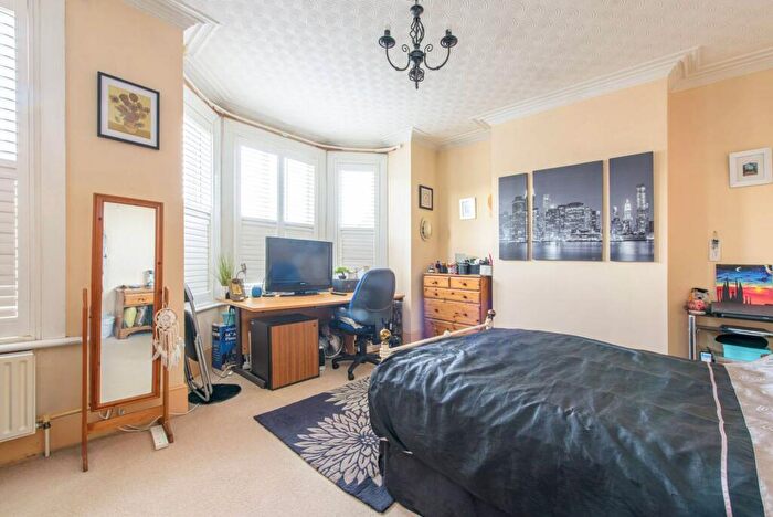 3 Bedroom Terraced House For Sale In Long Lane, North Finchley, London, N3