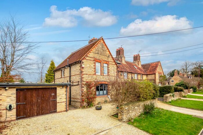 3 Bedroom Cottage For Sale In Bainton Road, Bucknell, Bicester, OX27