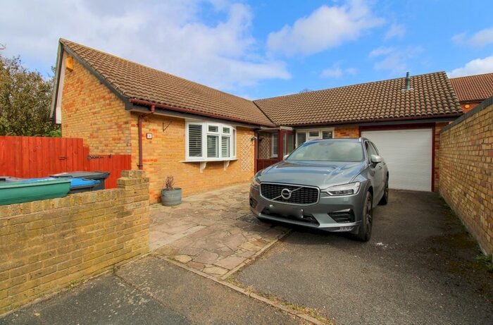 2 Bedroom Bungalow To Rent In Laburnum Gardens, Croydon, CR0