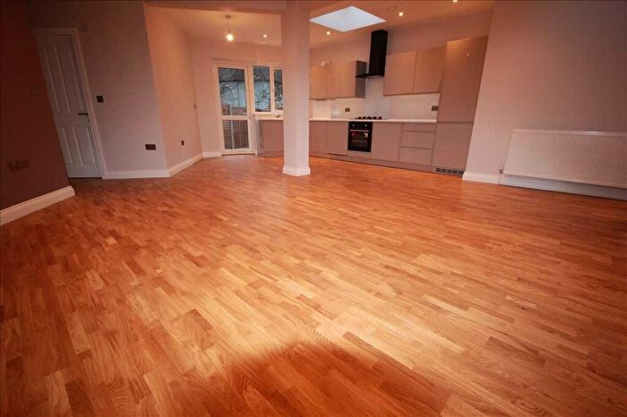 3 Bedroom Flat To Rent In Kingsbury Road, London, NW9