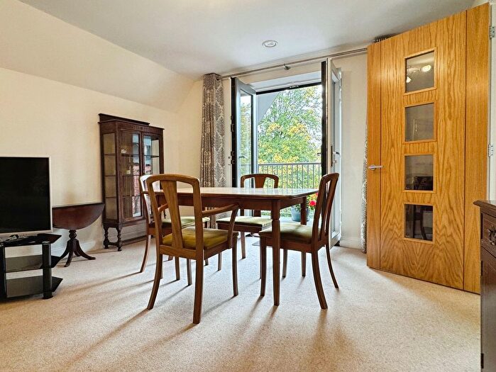 2 Bedroom Flat For Sale In Granham Close, Marlborough, SN8