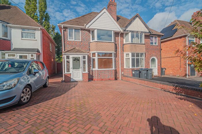 3 Bedroom Semi-Detached House For Sale In Temple Avenue, Birmingham, B28