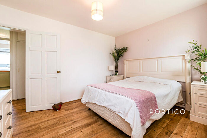 2 Bedroom Flat To Rent In Aragon Drive, Ilford, IG6