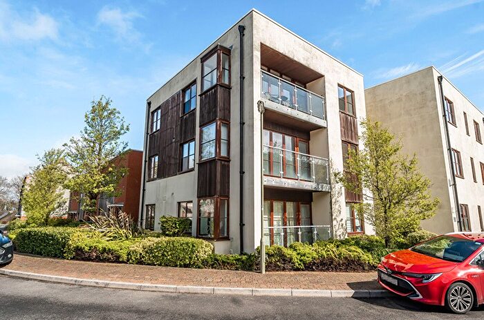 2 Bedroom Flat For Sale In Northbrook Crescent, Basingstoke, Hampshire, RG24