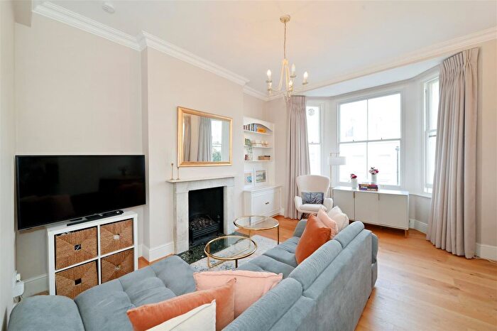 2 Bedroom Flat To Rent In Gordon Place, Kensington, W8