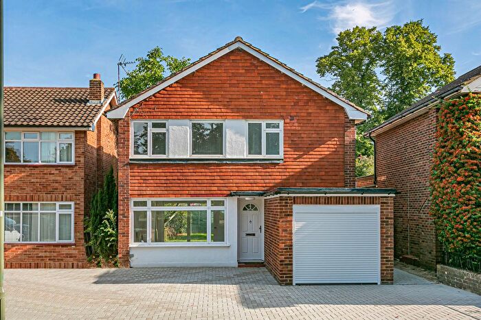3 Bedroom Detached House For Sale In Staines Road East, Sunbury-On-Thames, Surrey, TW16