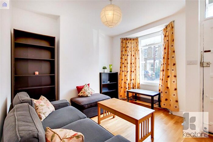 2 Bedroom House To Rent In Worland Road, Stratford, London, E15