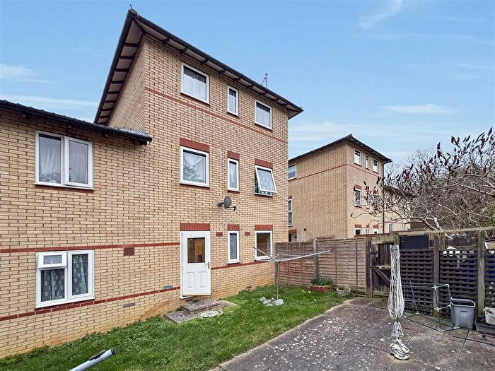2 Bedroom Flat For Sale In Banktop Place, Emerson Valley, Milton Keynes, MK4