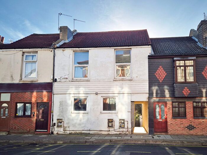 2 Bedroom Flat For Sale In Highland Road, Southsea, PO4
