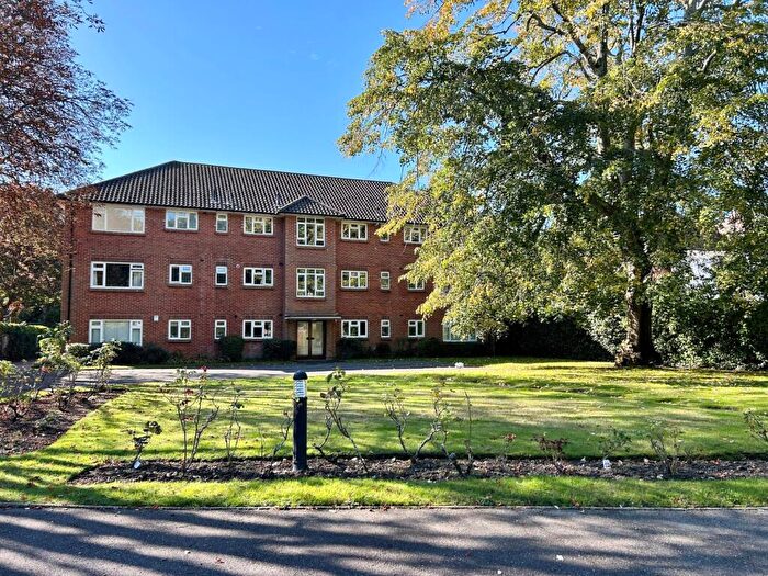 3 Bedroom Apartment For Sale In West Cliff Road, West Cliff, BH4