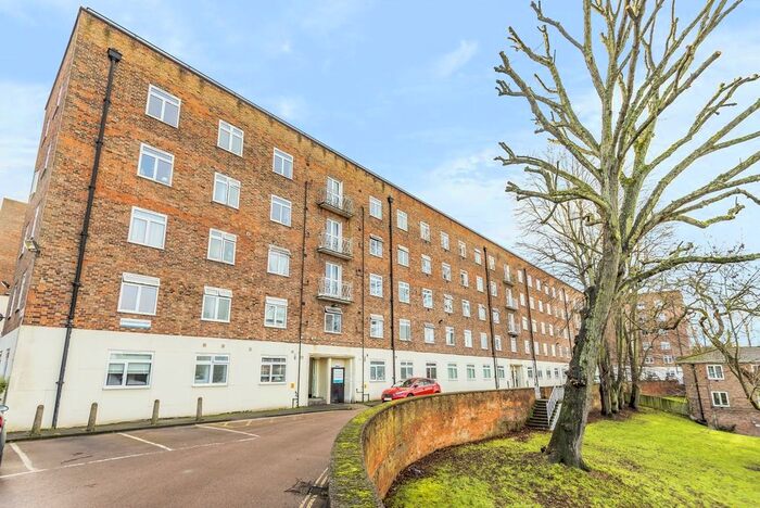 3 Bedroom Flat To Rent In Sydenham Hill, London, SE23