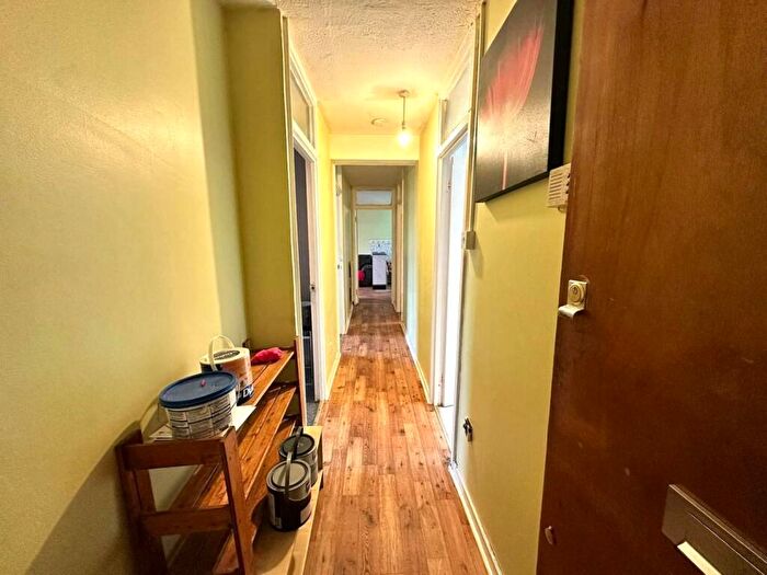 3 Bedroom Flat To Rent In Linsdell Road, Barking, IG11