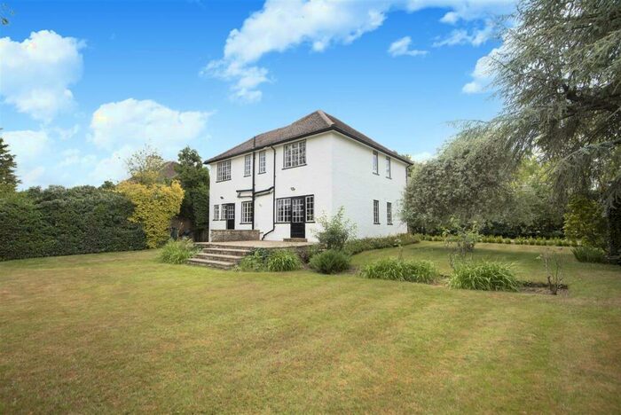 4 Bedroom House To Rent In Nightingale Road East Horsley, KT24