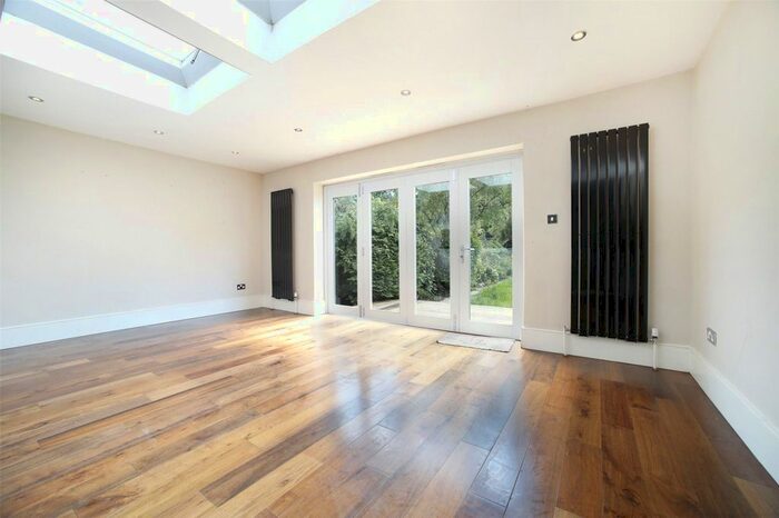 4 Bedroom Semi-Detached House To Rent In Fitzjohn Avenue, High Barnet, EN5