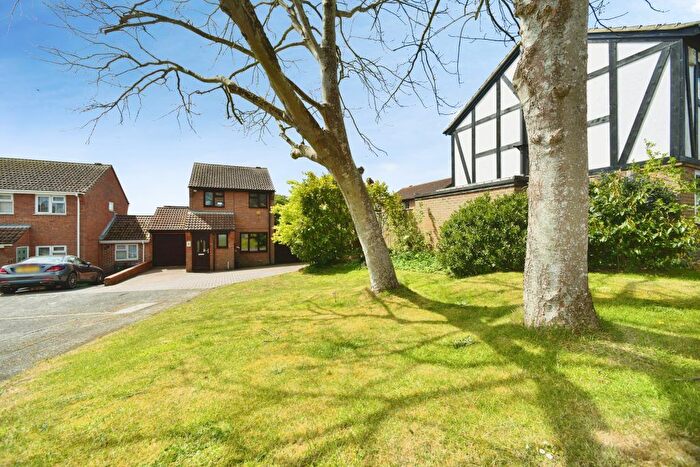 3 Bedroom Link Detached House For Sale In Shannon Close, Peacehaven, BN10