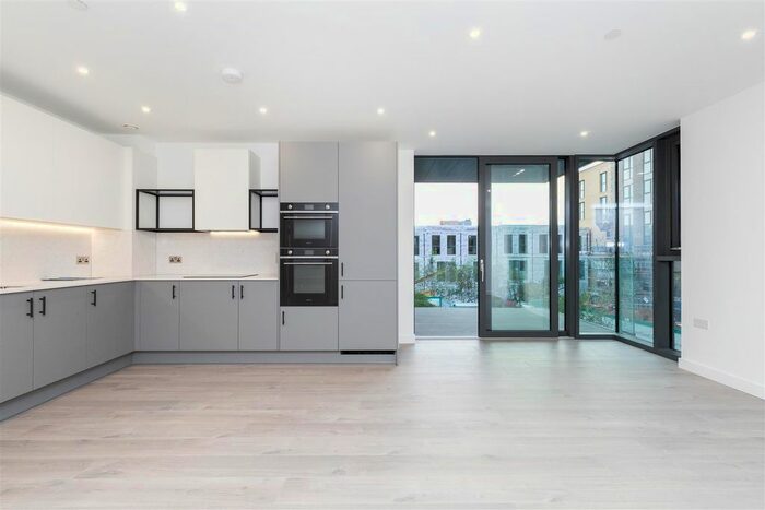 2 Bedroom Flat To Rent In Willowbrook House, Coster Avenue, London, N4