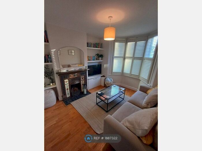 3 Bedroom Semi-Detached House To Rent In Kitsbury Road, Berkhamsted, HP4