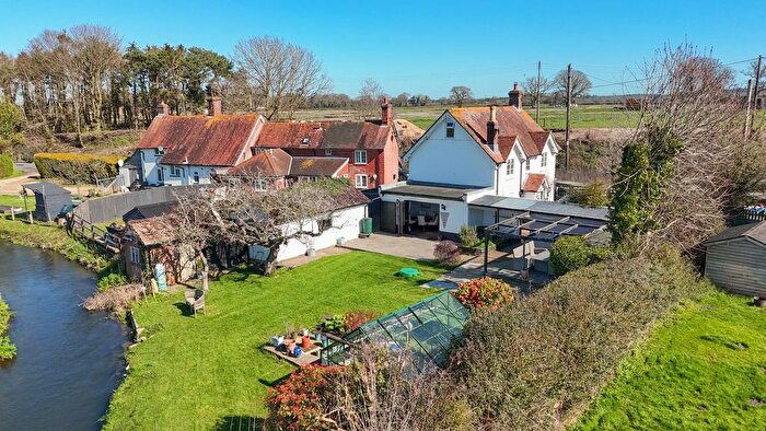 3 Bedroom Detached House For Sale In Ringwood Road, Avon, Christchurch, BH23