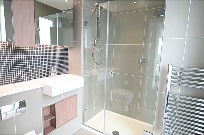 2 Bedroom Flat To Rent In Newnton Close, London, N4