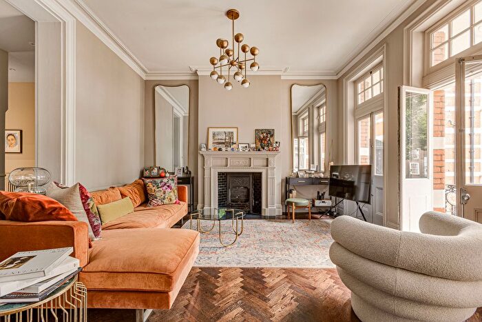 3 Bedroom Flat For Sale In Fitzjames Avenue, London, W14